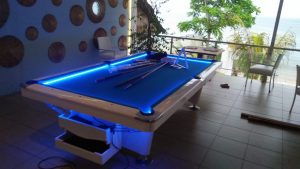 Meja 9 ft OSTARA Bodi Cat Glossy dan Lapangan Bola nya Pakai Lampu LED